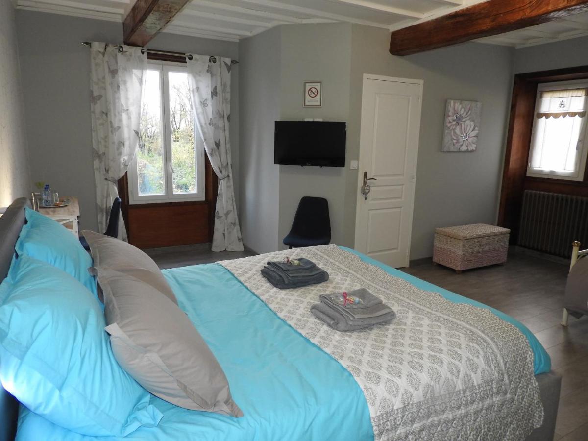 Chambres D'Hotes La Dame Fines Puybegon Ngoại thất bức ảnh